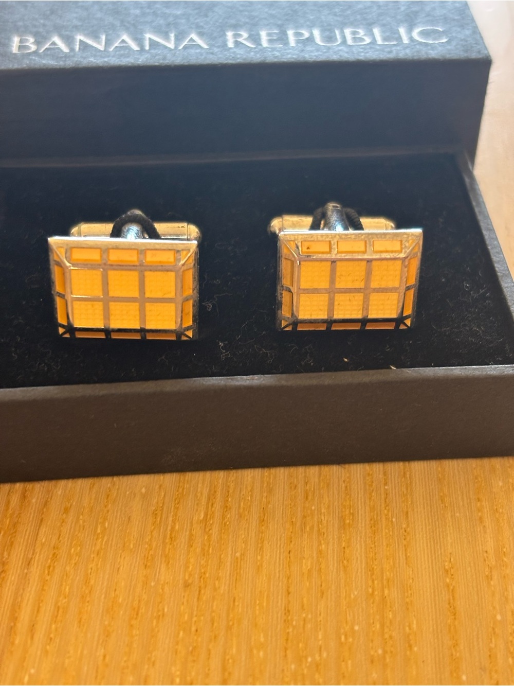 BANANA REPUBLIC yellow cufflinks